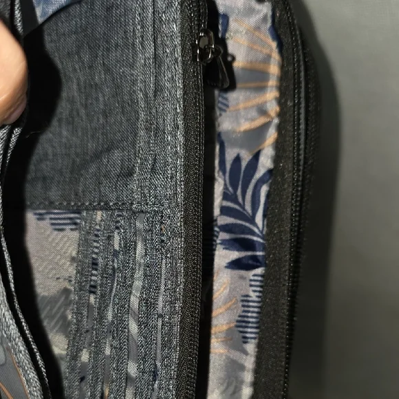 Lug Roundabout Quilted Wallet Crossbody Bag - Characol Gray - Picture 12 of 16